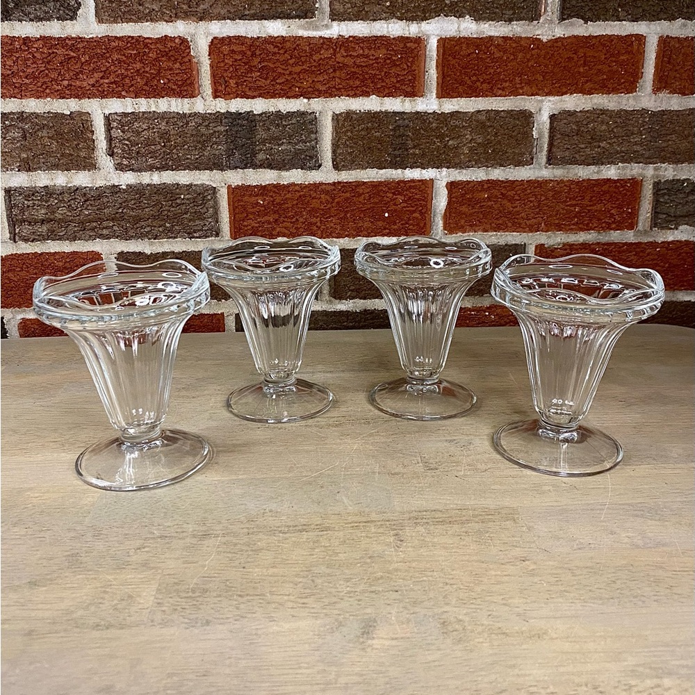 Vintage ‎ Anchor Hocking Ice Cream Sundae Cups Set of 4